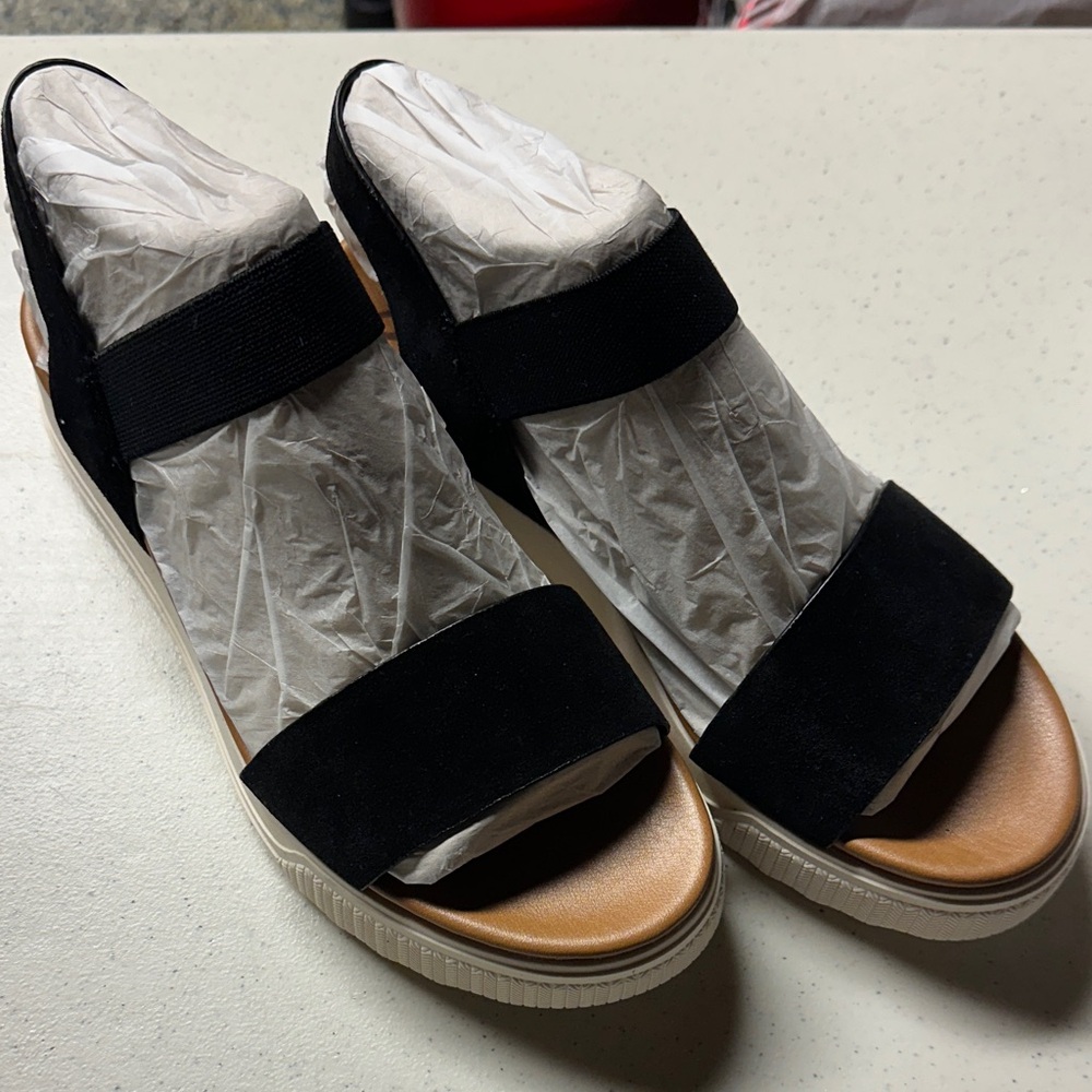 Zodiac Black and Tan Women's Sandals New